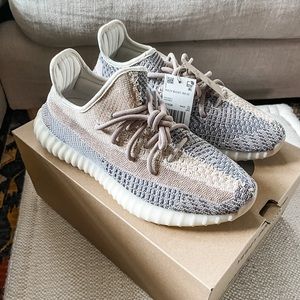 (NWT) 2021 - Adidas x Yeezy Boost 350 V2 'Ash Pearl'
